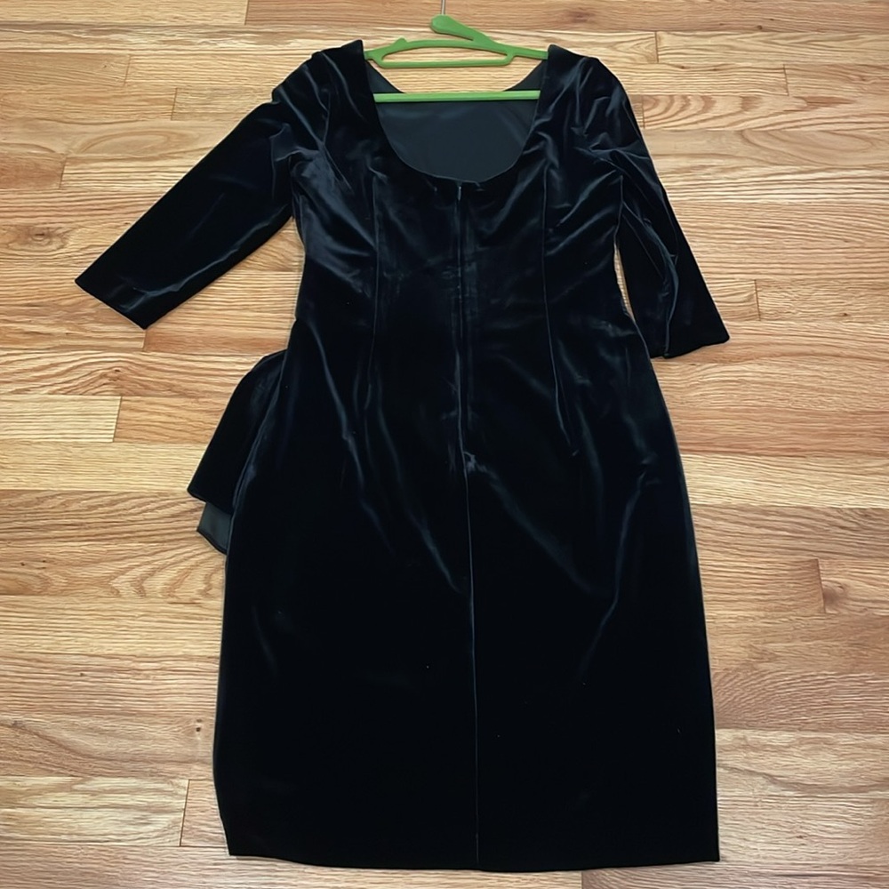 Alex Evenings Black velvet dress. Embellished - Picture 4 of 5